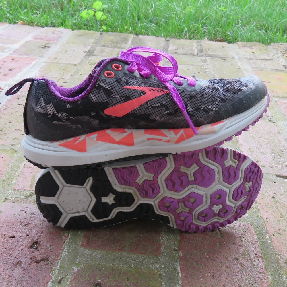 Women's Brooks Caldera 3 sneakers/shoes size 6